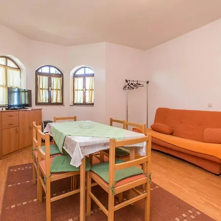 4 Bedroom Amazing In Hébergement de vacances *