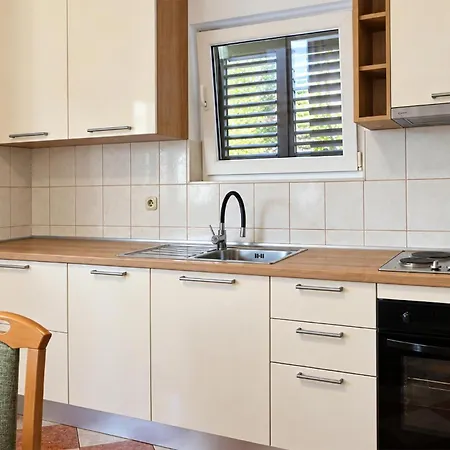 Prachtige Woning Met 4 Slaapkamers In *